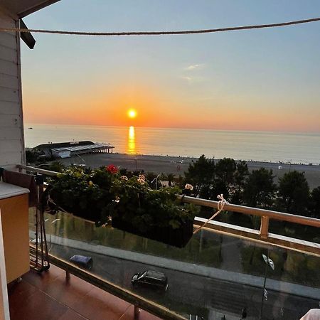 Apartment Irma Rustaveli 57 バトゥーミ エクステリア 写真