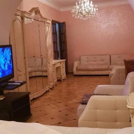 Apartment Irma Rustaveli 57 バトゥーミ エクステリア 写真