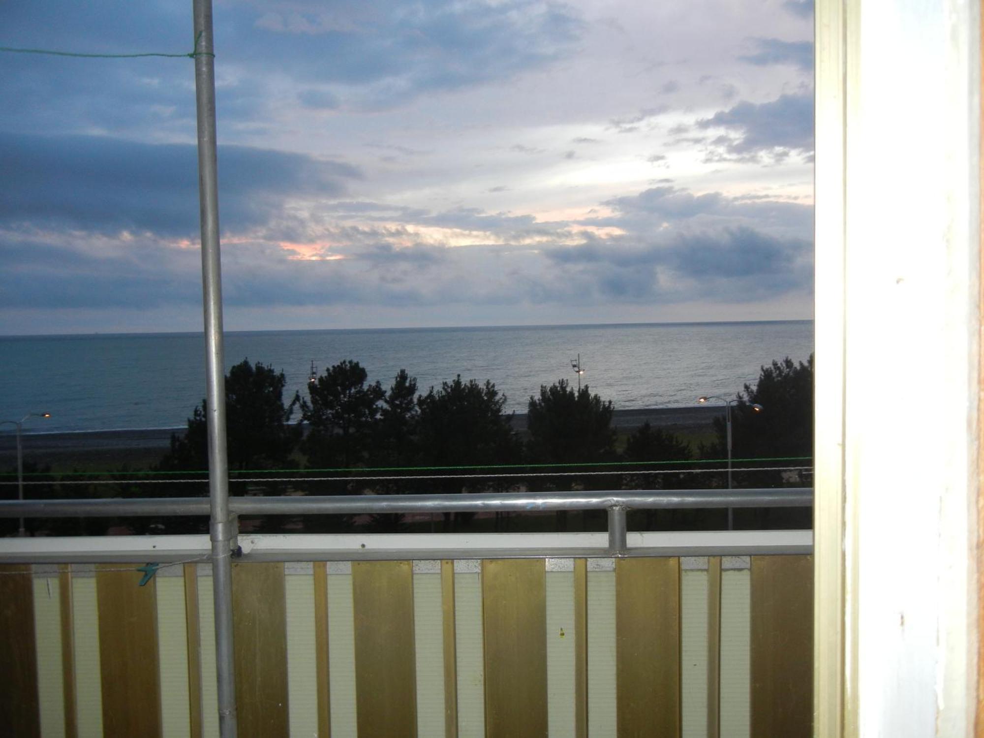 Apartment Irma Rustaveli 57 バトゥーミ エクステリア 写真