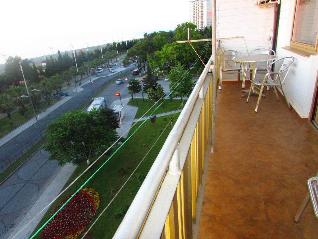 Apartment Irma Rustaveli 57 バトゥーミ エクステリア 写真