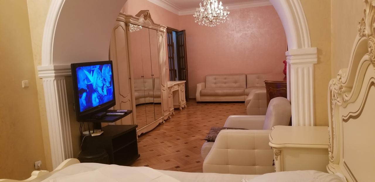 Apartment Irma Rustaveli 57 バトゥーミ エクステリア 写真